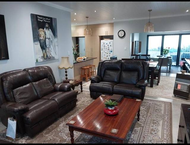 3 BEDROOM TOWNHOUSE FOR SALE IN BLUE MOUNTAIN VILLAGE